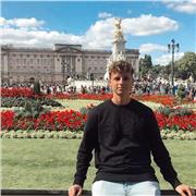 Soy profesor de ingles que ofrece clases particulares de conversación o de gramática y vocabulario en Granada. Ayudo a niños chicos a iniciarse con el idioma y con sus respectivos deberes de clase